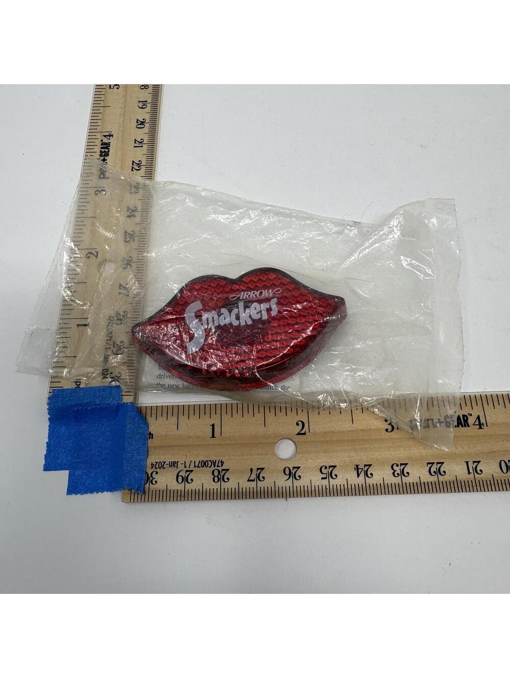 Sealed ARROW Smackers Red Lips Light-Up Pin *LIGHT DOESN'T WORK*